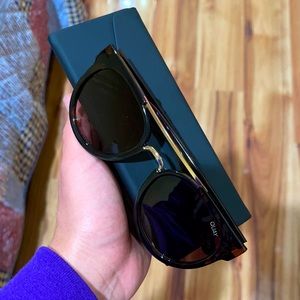 Summer trendy round quay sunglasses and hard case